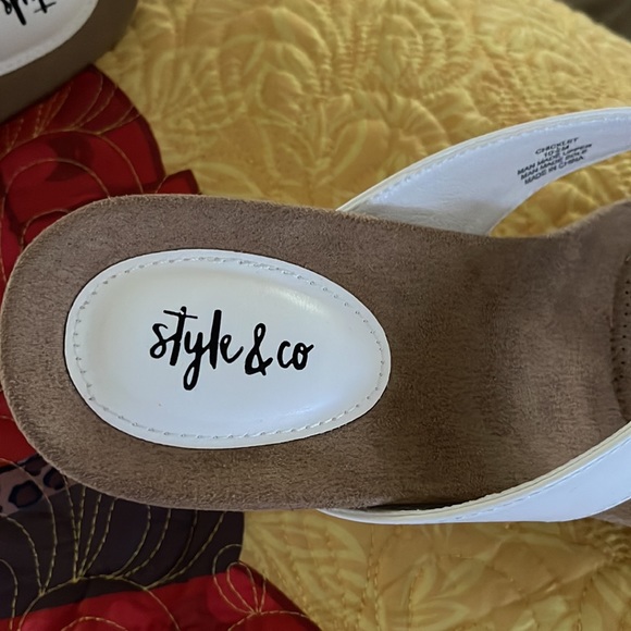 Summer  white Sandler. Can dress up or down.  Never worn. - Picture 9 of 10